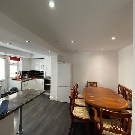 4 Bedroom House 10 Mins Walk To The Beach And Less Than A Mile From Bournemouth Main Station Bagian luar foto
