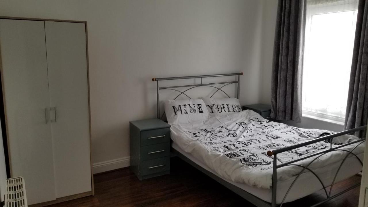 4 Bedroom House 10 Mins Walk To The Beach And Less Than A Mile From Bournemouth Main Station Bagian luar foto