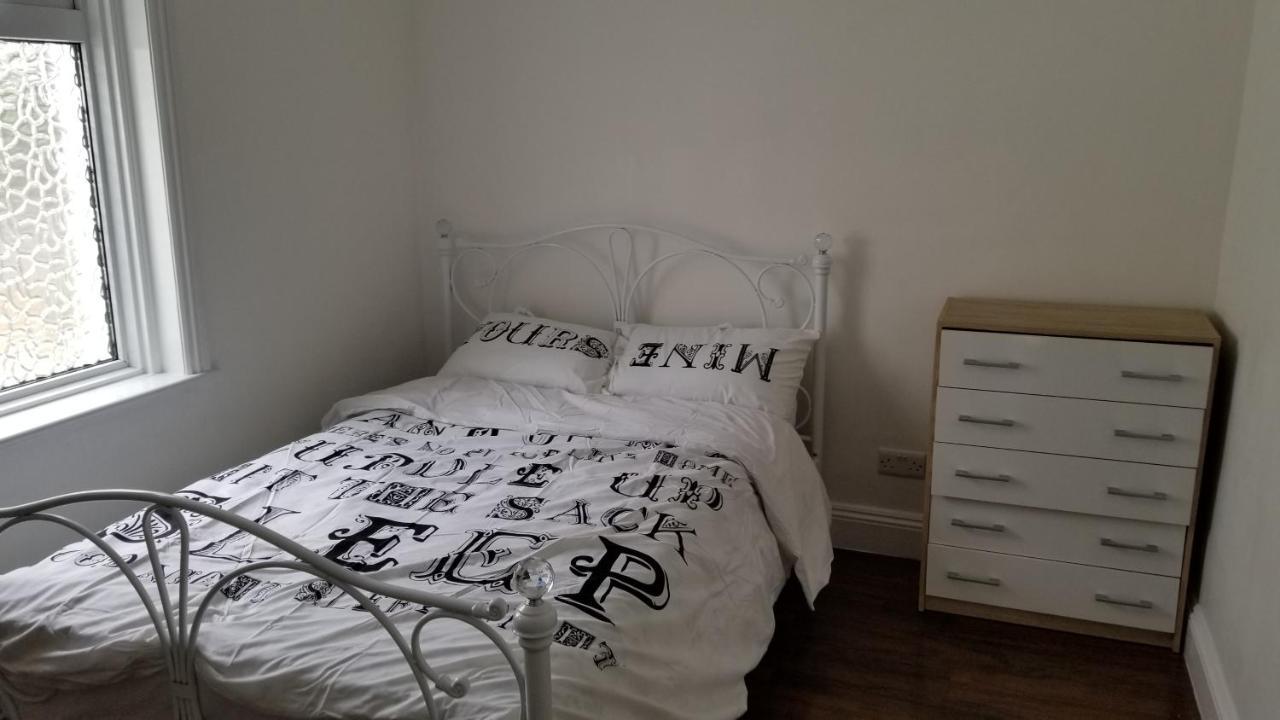4 Bedroom House 10 Mins Walk To The Beach And Less Than A Mile From Bournemouth Main Station Bagian luar foto