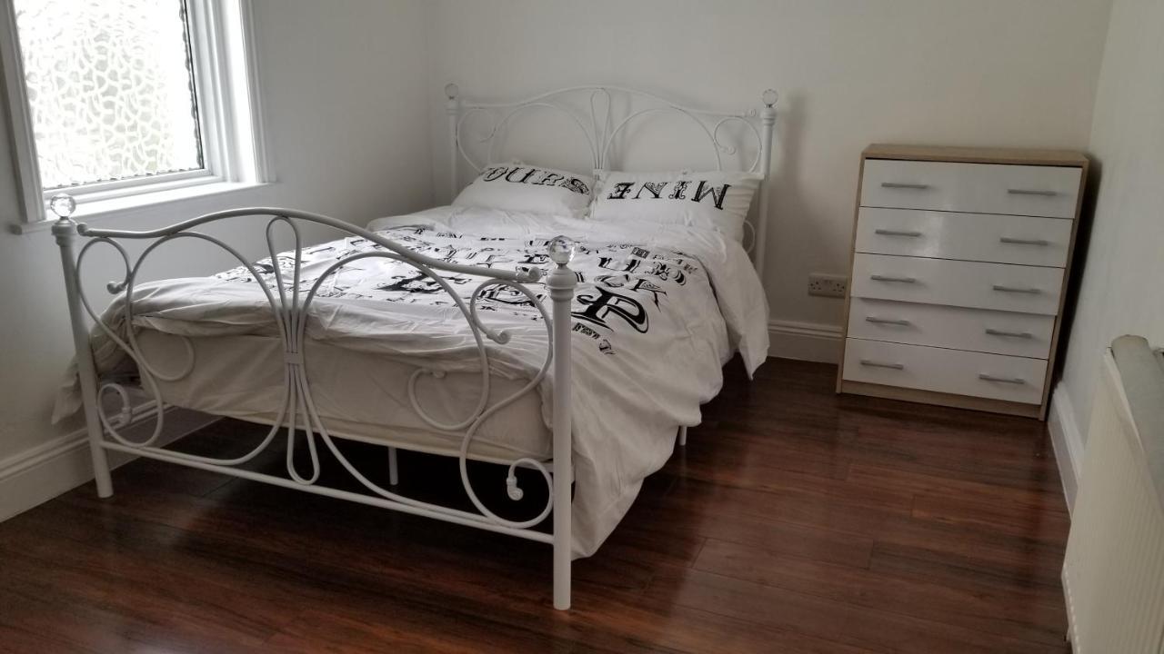 4 Bedroom House 10 Mins Walk To The Beach And Less Than A Mile From Bournemouth Main Station Bagian luar foto