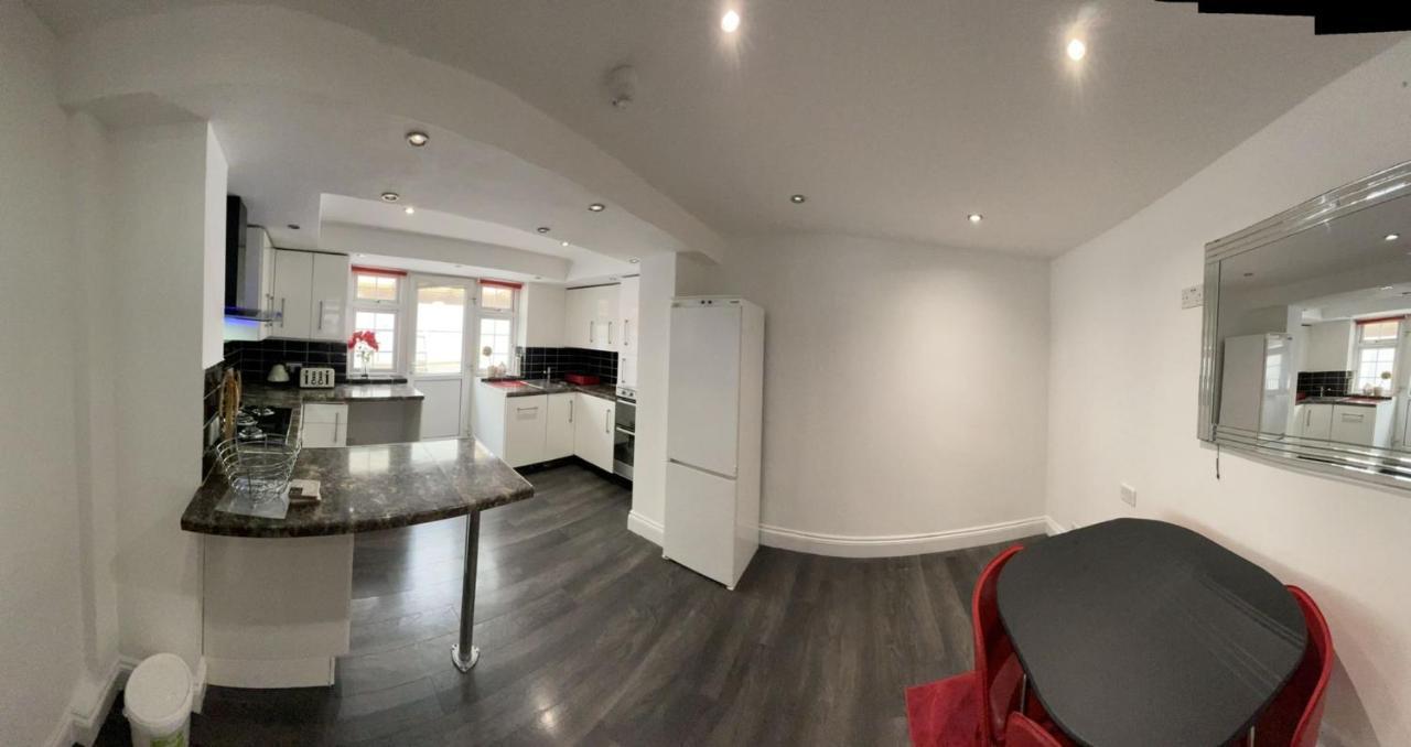 4 Bedroom House 10 Mins Walk To The Beach And Less Than A Mile From Bournemouth Main Station Bagian luar foto