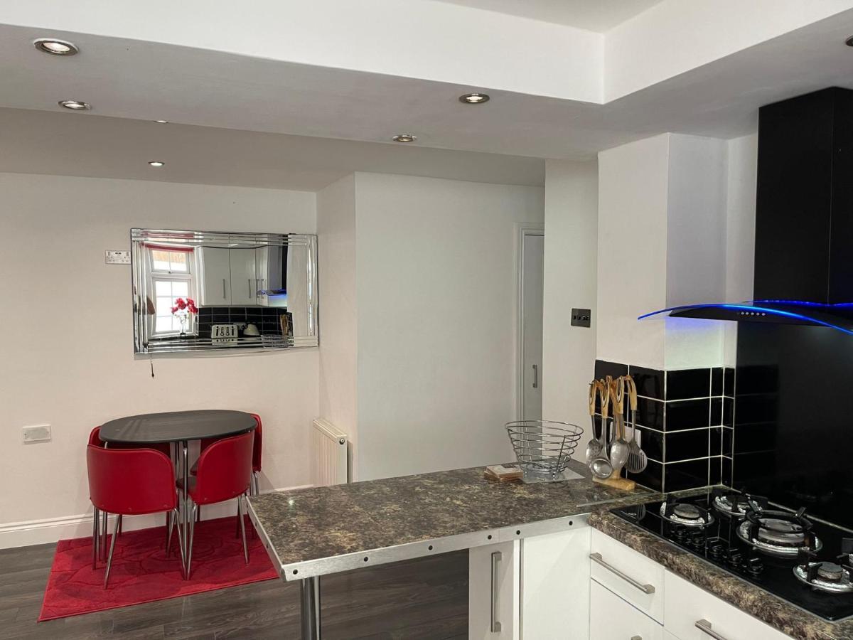4 Bedroom House 10 Mins Walk To The Beach And Less Than A Mile From Bournemouth Main Station Bagian luar foto