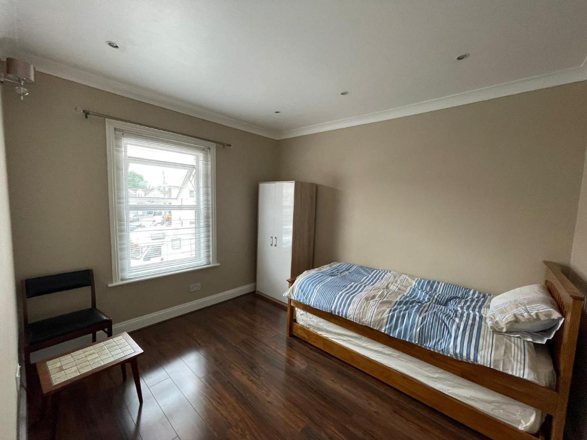 4 Bedroom House 10 Mins Walk To The Beach And Less Than A Mile From Bournemouth Main Station Bagian luar foto