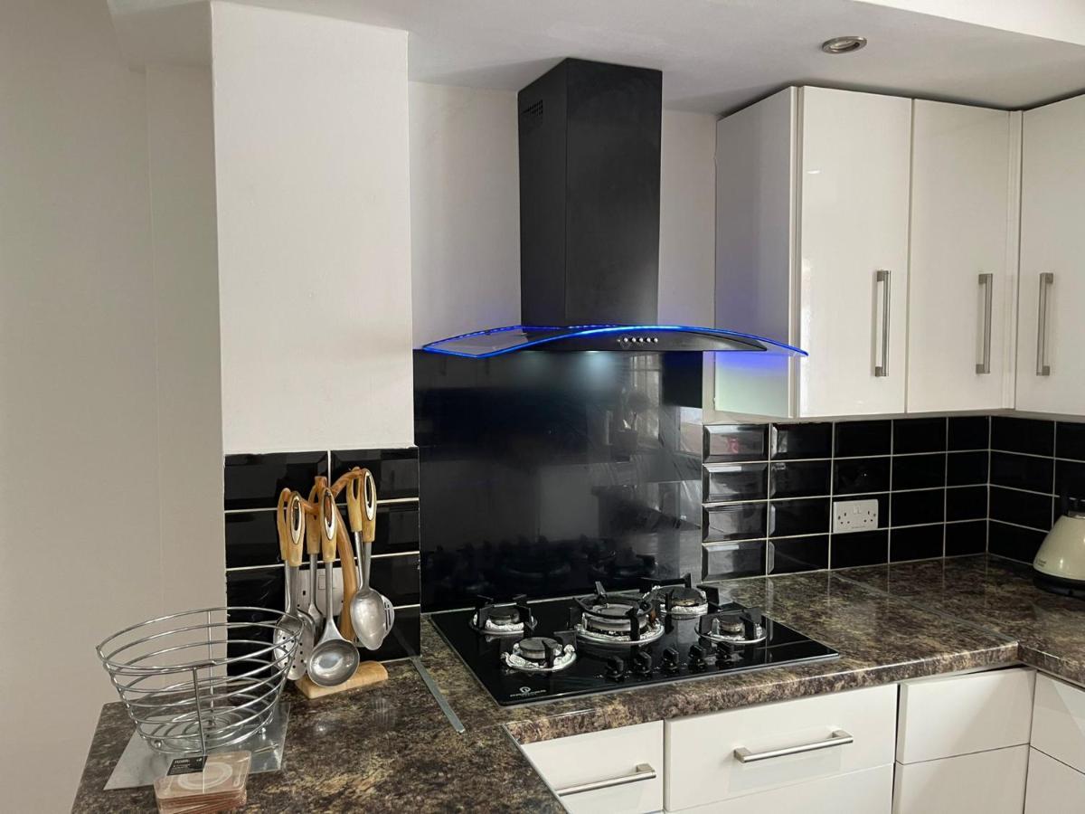 4 Bedroom House 10 Mins Walk To The Beach And Less Than A Mile From Bournemouth Main Station Bagian luar foto