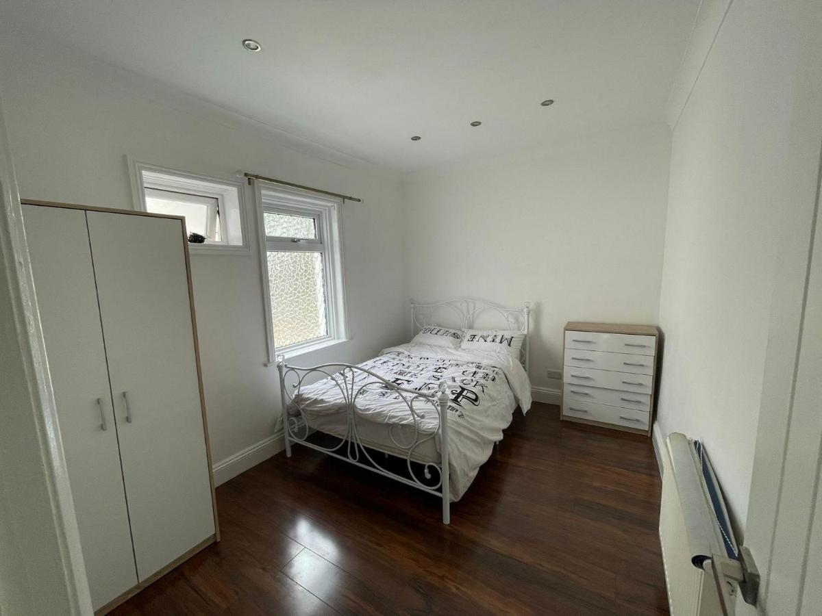 4 Bedroom House 10 Mins Walk To The Beach And Less Than A Mile From Bournemouth Main Station Bagian luar foto