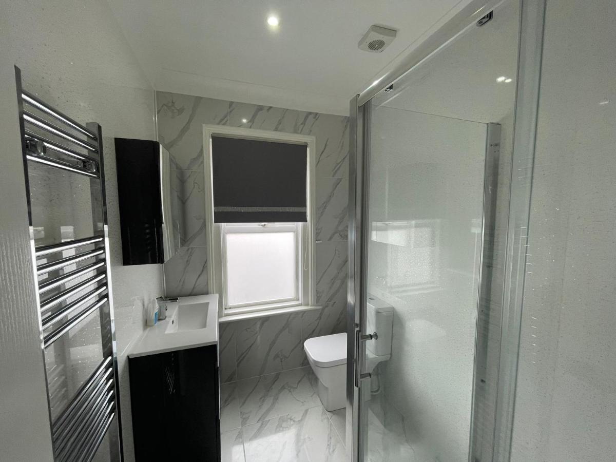 4 Bedroom House 10 Mins Walk To The Beach And Less Than A Mile From Bournemouth Main Station Bagian luar foto