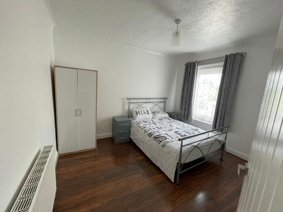 4 Bedroom House 10 Mins Walk To The Beach And Less Than A Mile From Bournemouth Main Station Bagian luar foto