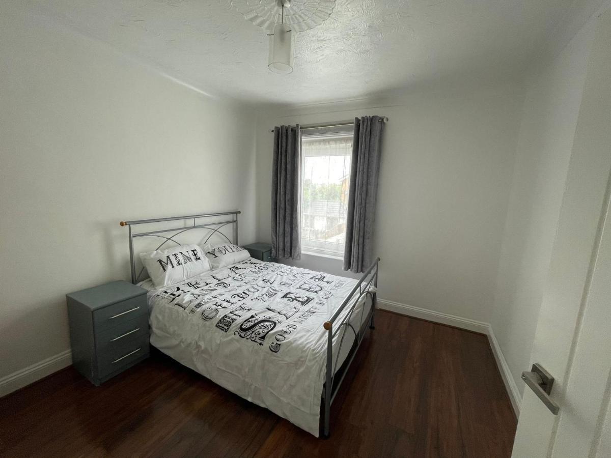 4 Bedroom House 10 Mins Walk To The Beach And Less Than A Mile From Bournemouth Main Station Bagian luar foto