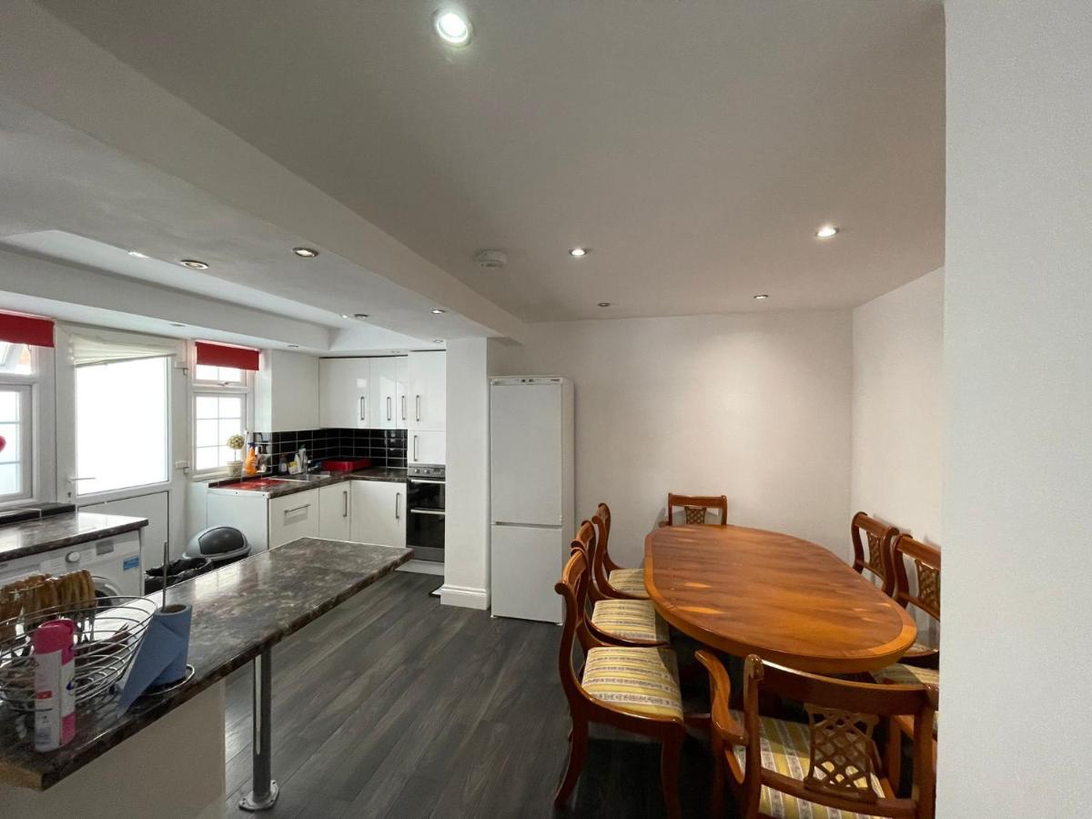 4 Bedroom House 10 Mins Walk To The Beach And Less Than A Mile From Bournemouth Main Station Bagian luar foto