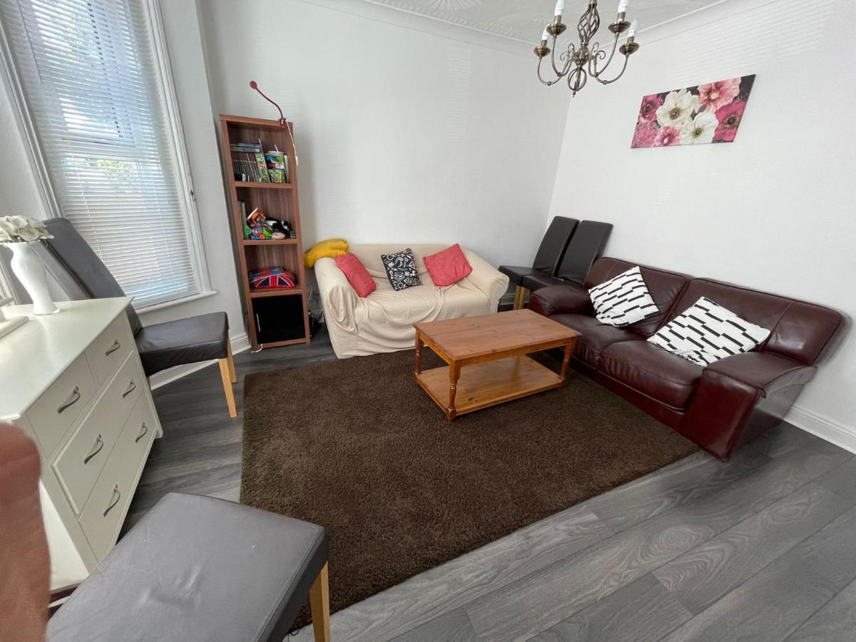 4 Bedroom House 10 Mins Walk To The Beach And Less Than A Mile From Bournemouth Main Station Bagian luar foto