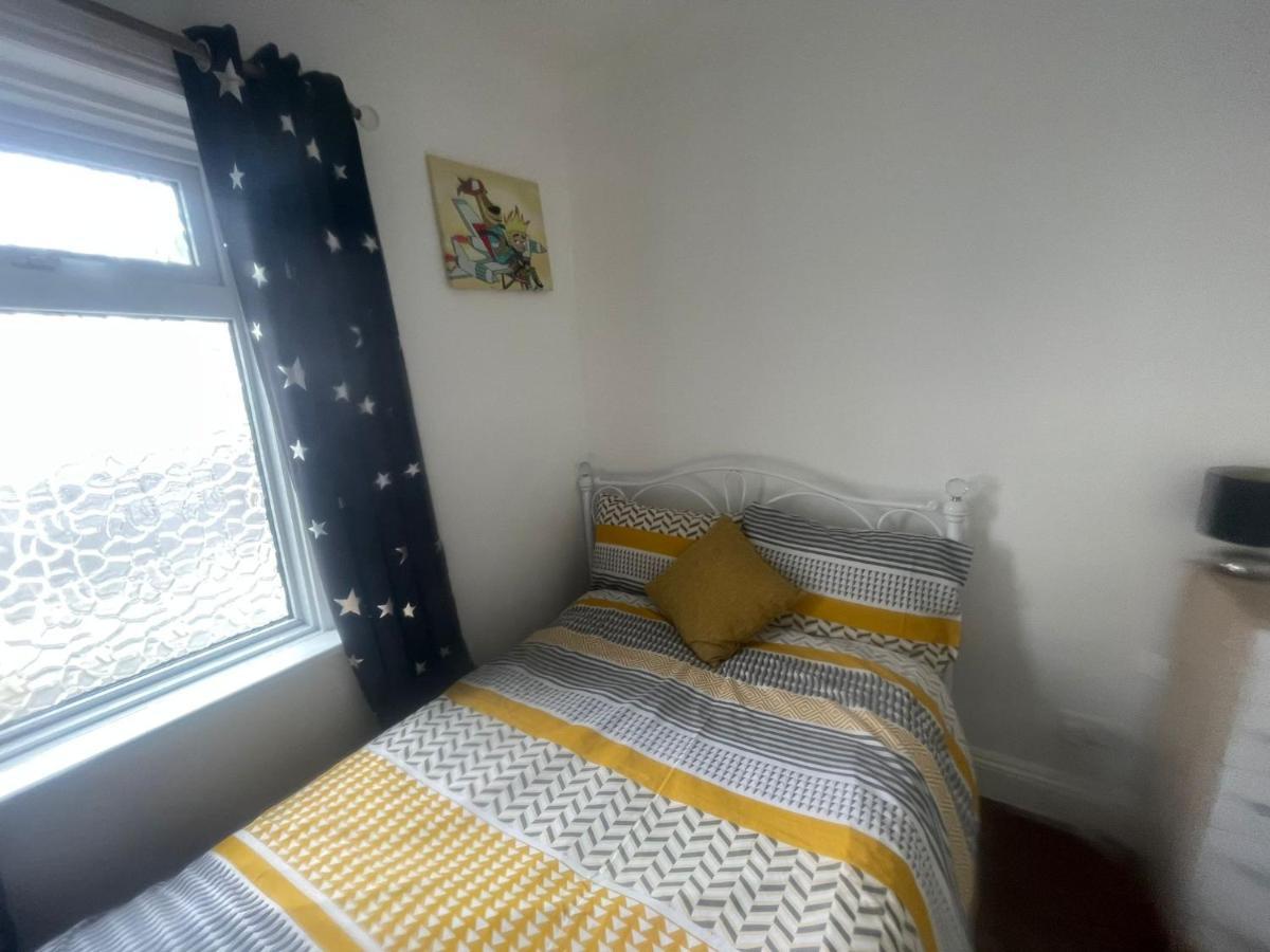 4 Bedroom House 10 Mins Walk To The Beach And Less Than A Mile From Bournemouth Main Station Bagian luar foto