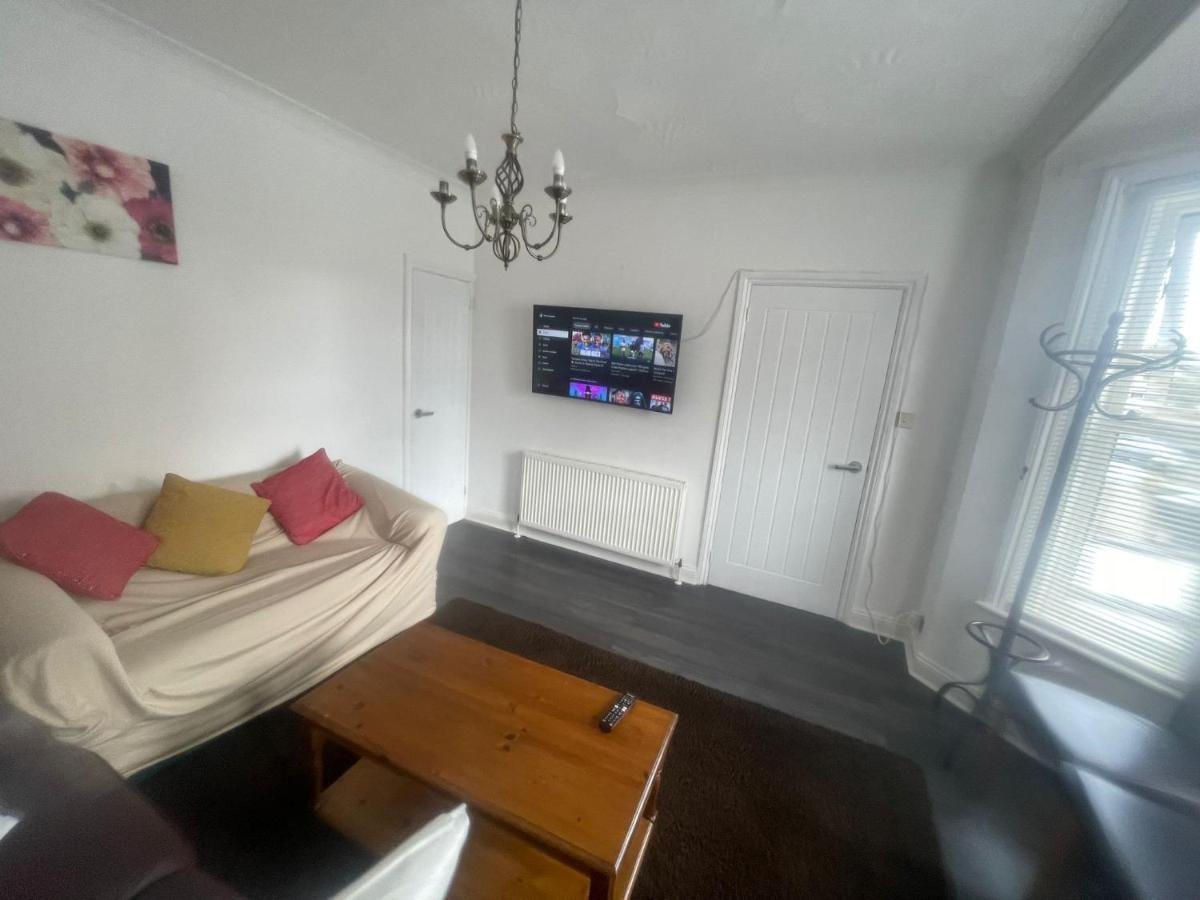 4 Bedroom House 10 Mins Walk To The Beach And Less Than A Mile From Bournemouth Main Station Bagian luar foto